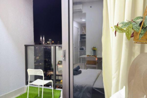 Couple nest studio with KLCC view Balcony Trion KL